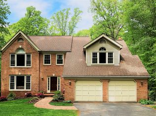9236 El James Dr, Fairfax, VA 22032