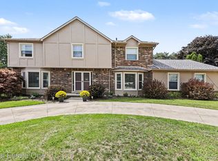 1904 Chelsea Ct, Rochester Hills, MI 48306