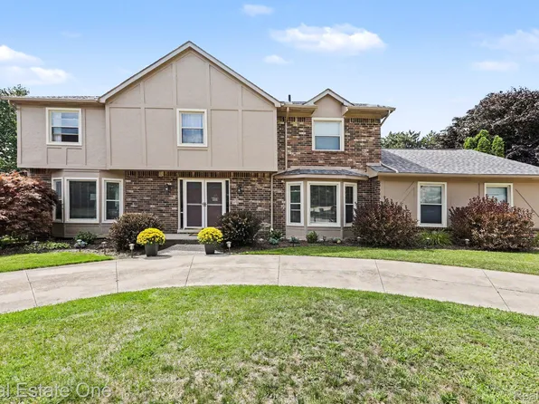 1904 Chelsea Ct, Rochester Hills, MI 48306