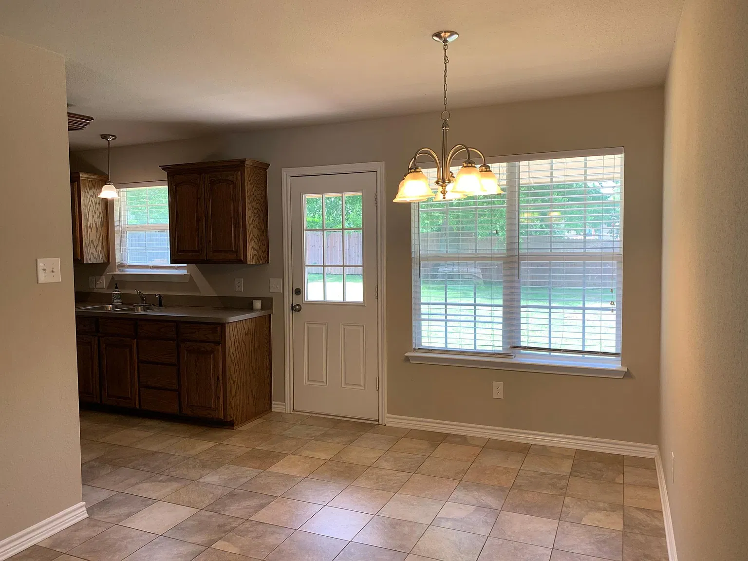 425 W Lake St — Photo 4