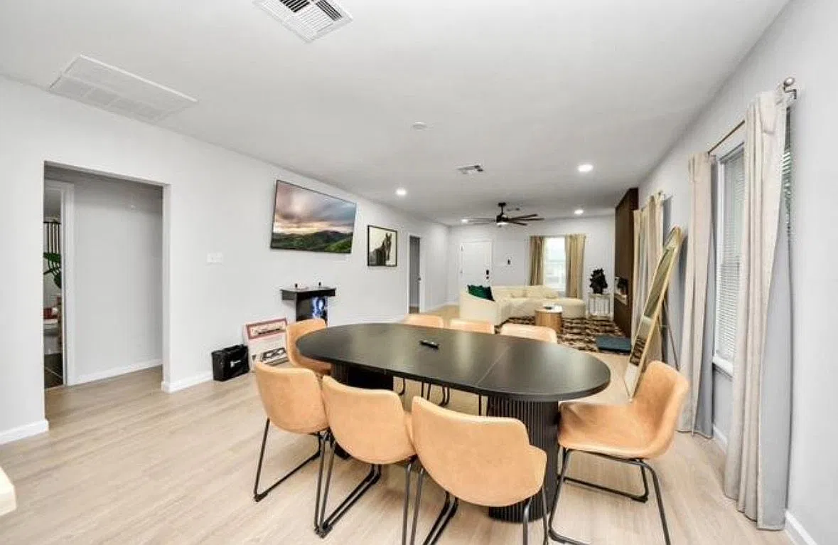 3 bed, 2.0 bath, 1380 sqft, $2,349 — Photo 3