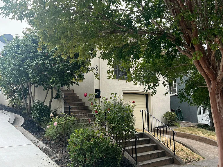 608 Athol Ave — Photo 1