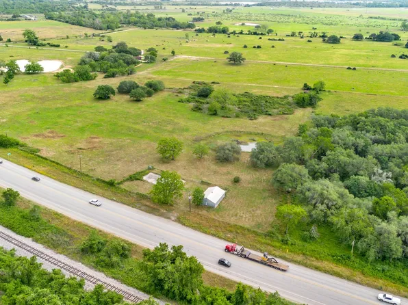 4882 Us Hwy #90A, Alleyton, TX 78935