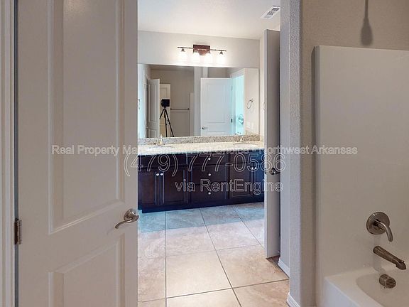 4th image of 2705 W Shasta Rd