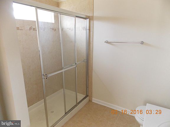 4th image of 124 Woodman Ct