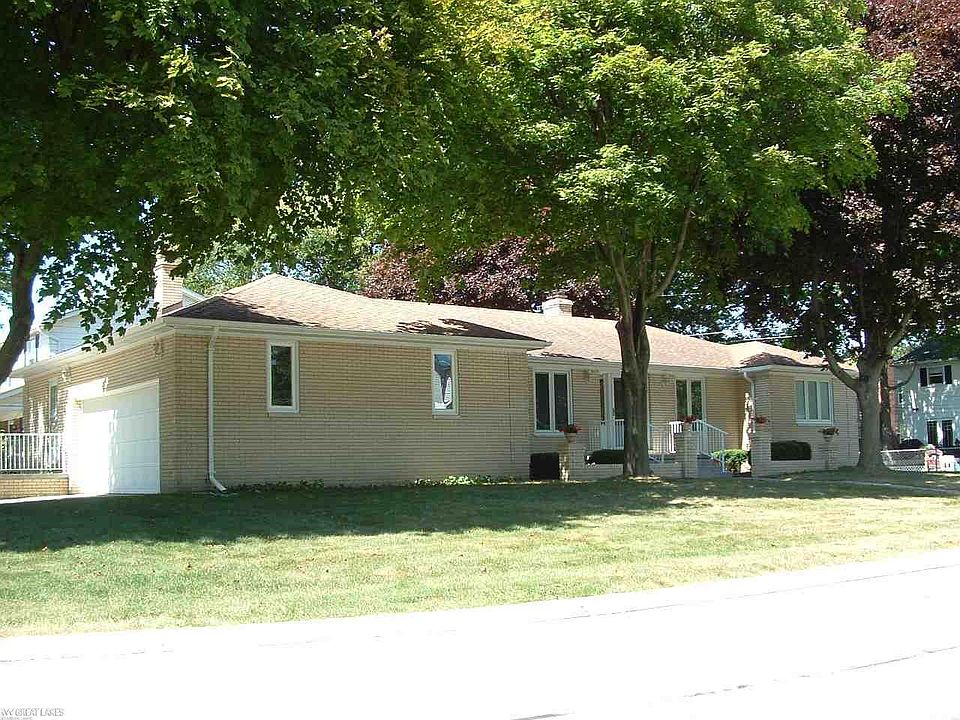 1st image of 3007 E Woodland Dr