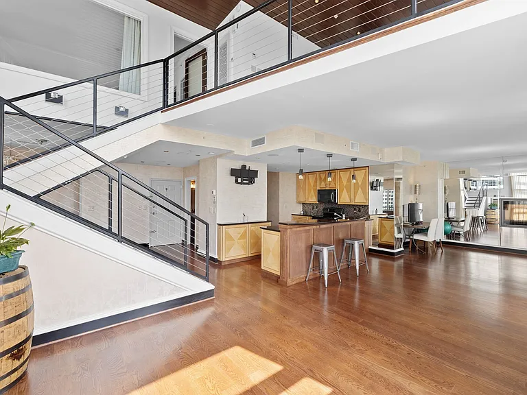 555 Church St #2300 — Photo 7