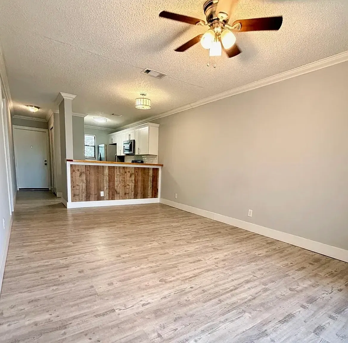 2 bed, 816 sqft, $1,600 — Photo 3