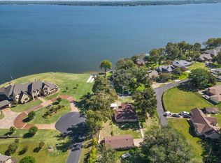 5808 N Cape Dr, Chandler, TX 75758