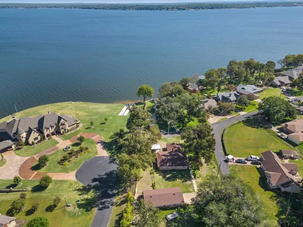 5808 N Cape Dr, Chandler, TX 75758