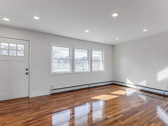 4th image of 82 Udalia Ct