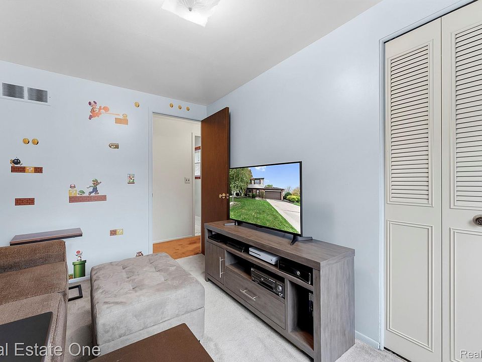 23359 Port St, photo 15