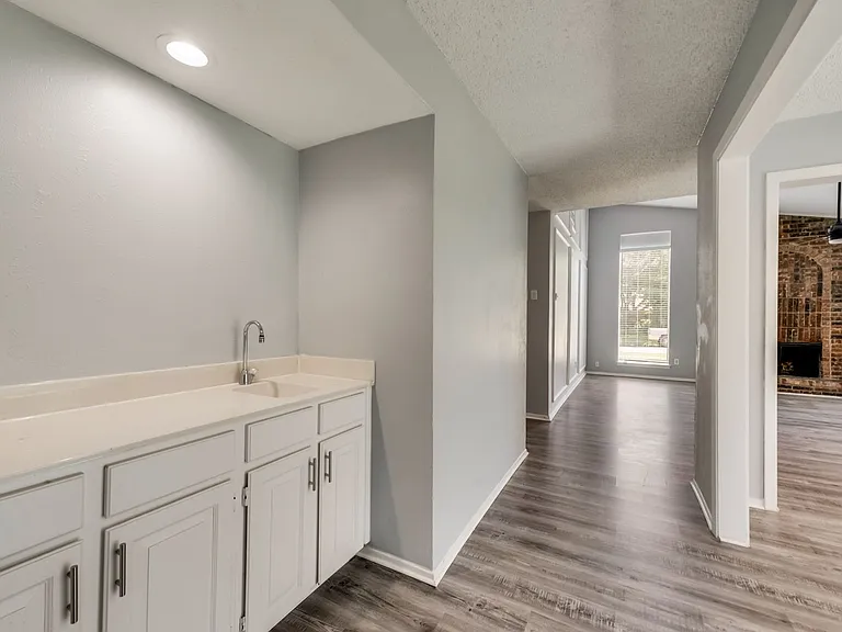 2814 Meadow Park Dr — Photo 8