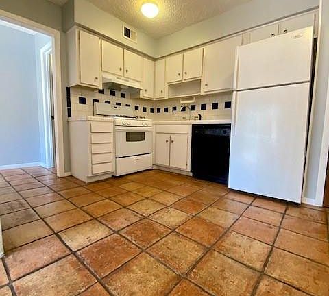 3rd image of 2305 Barton Village Cir APT 104
