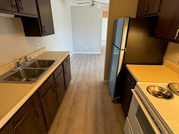 5th image of 830A Western Ave #306