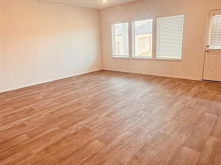 3019 Holland Lakes Dr S — Photo 10
