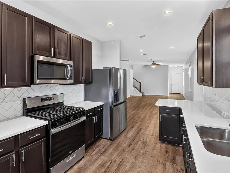 24839 Goldoni Dr — Photo 9
