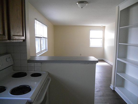 4th image of 744 Englewood Ave APT 1
