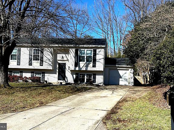 2nd image of 15006 Nebraska Ln