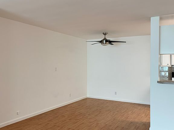 5th image of 11744 Darlington Ave #206