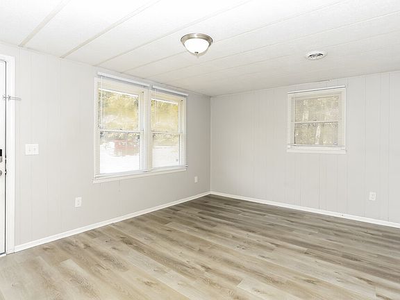 4th image of 230 King Blvd