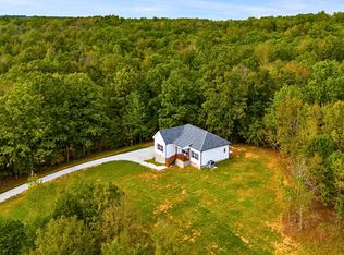 2800 N Hurricane Creek Rd, Mc Ewen, TN 37101