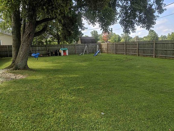 2nd image of 3001 N Lyn Mar Dr