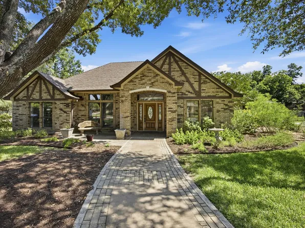 2 Meandering Way, Round Rock, TX 78664