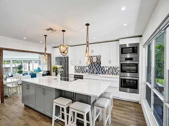 3rd image of 440 SE 6th Avenue