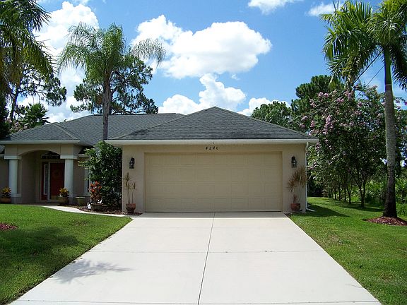 3rd image of 4240 Fernway Dr