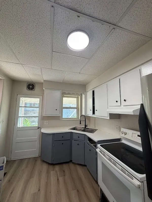 4 bed, 1.0 bath, 1378 sqft, $1,600 — Photo 3