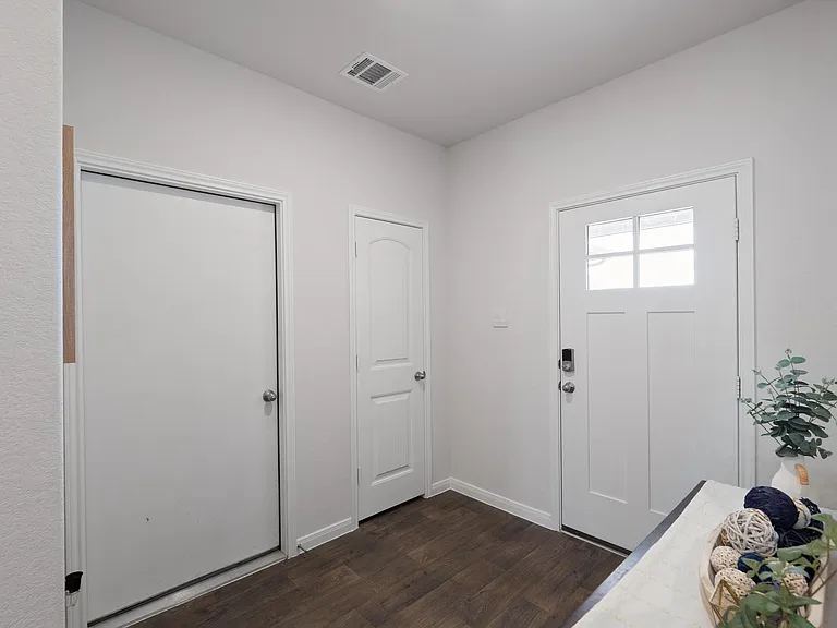 205 Bethpage Dr — Photo 3