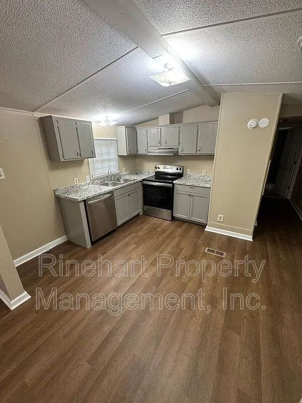 3 bed, 2.0 bath, 1064 sqft, $1,800 — Photo 4