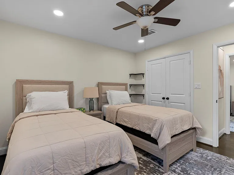 2402 Chimney Rock Rd — Photo 27