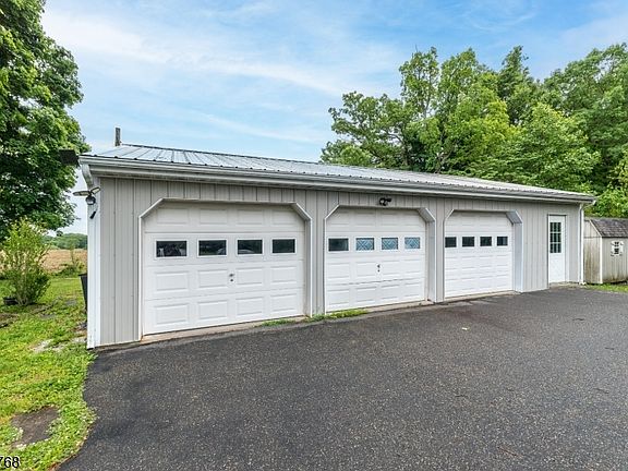 4th image of 400 Mechlin Corner Rd