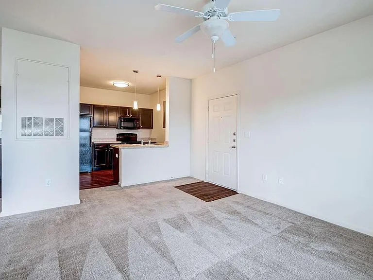 William Cannon Apartments — Photo 6