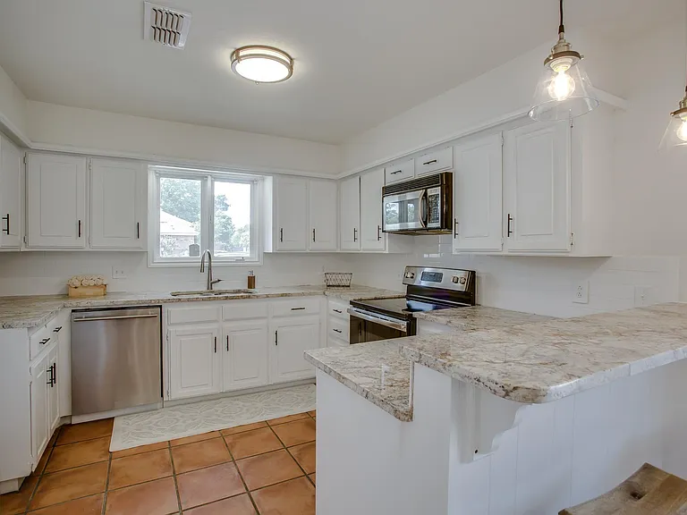 119 Utica Ave — Photo 7