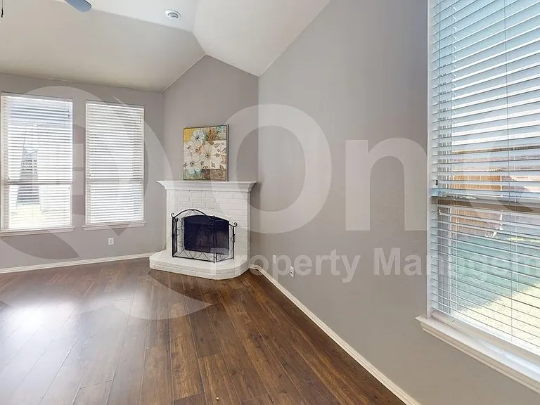 413 Driftwood Ct — Photo 7