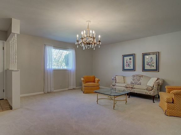 4th image of 501 SW Avenue J