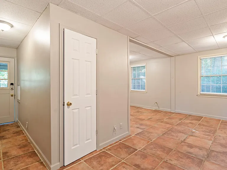 415 Amberidge Trl — Photo 11