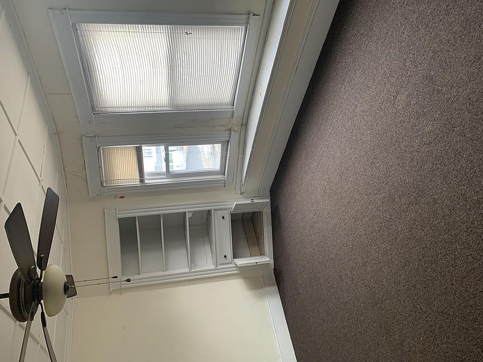 2nd image of 401 Belmont St APT 2
