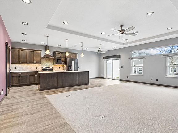 3rd image of 514 Autumn Ln