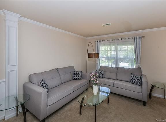 5th image of 2746 Old House Cres