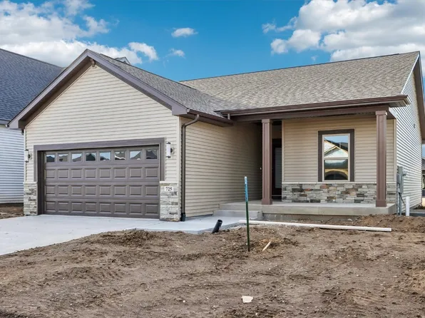 725 Chamberlin Ln, North Liberty, IA 52317