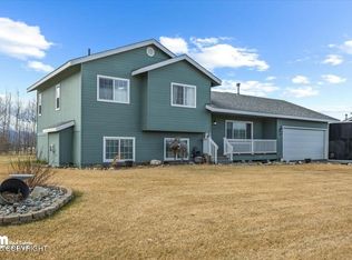 13646 E Field Ln, Palmer, AK 99645