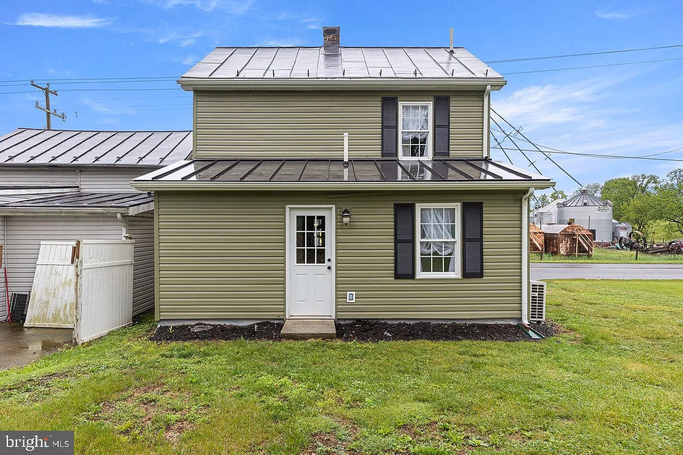 2 bed, 1.0 bath, 946 sqft, $1,550 — Photo 3
