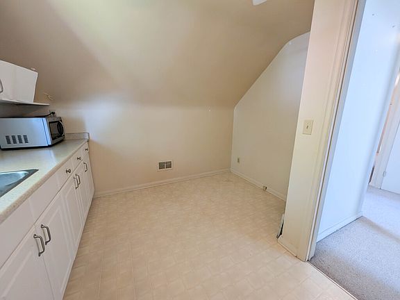 5th image of 106 Haig St #2