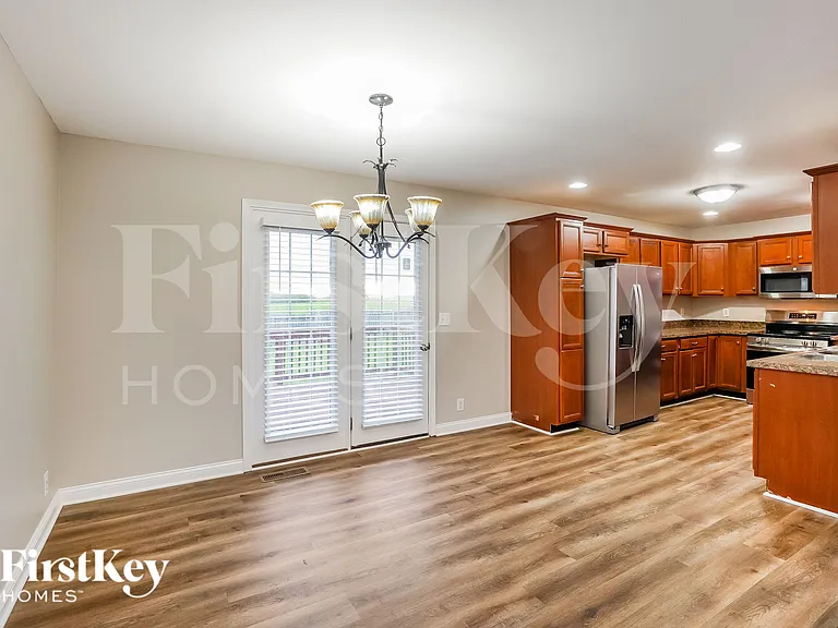 850 Samantha Ln — Photo 6