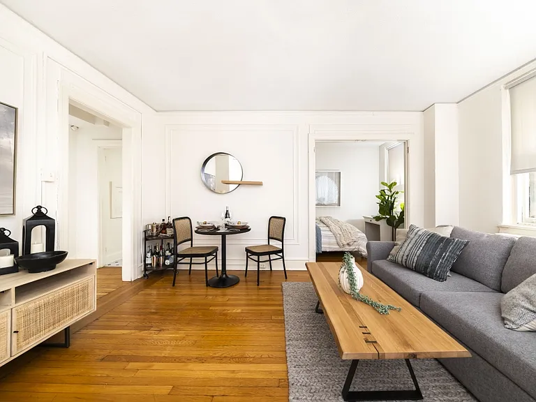 Embassy Apartments — Photo 8