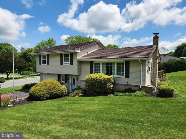 36 N Water St, Jonestown, PA 17038